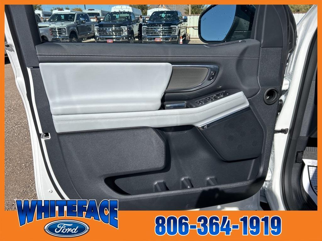 new 2025 Ford Expedition car, priced at $79,910