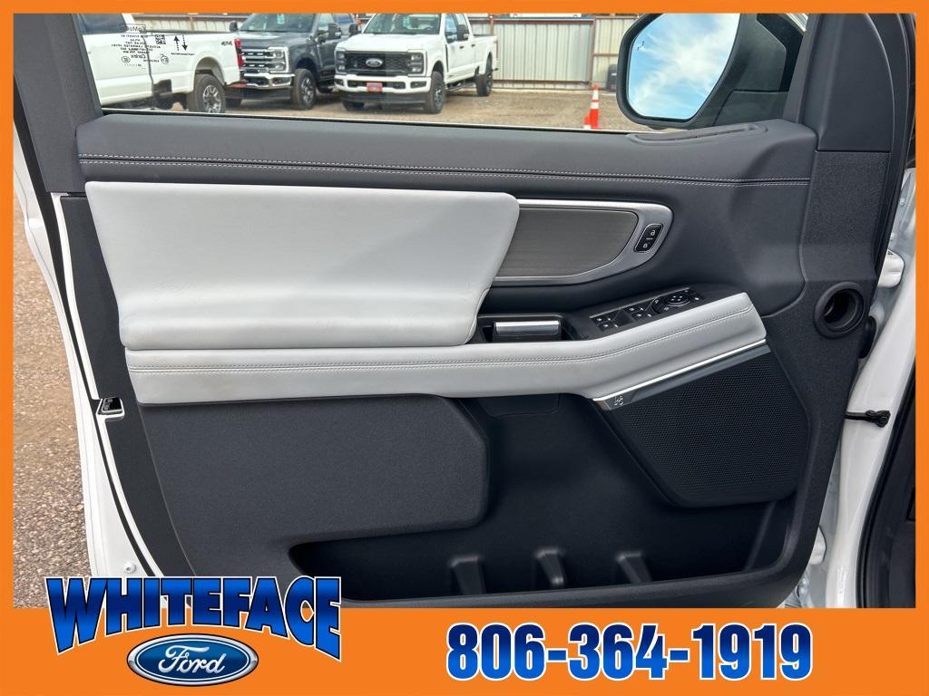 new 2025 Ford Expedition car, priced at $76,770