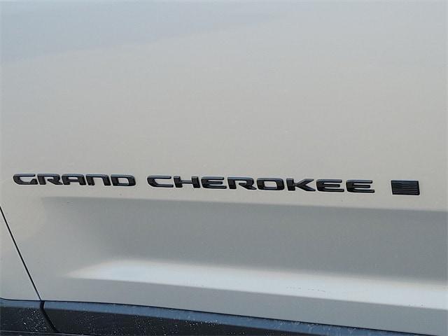 new 2024 Jeep Grand Cherokee car, priced at $60,005