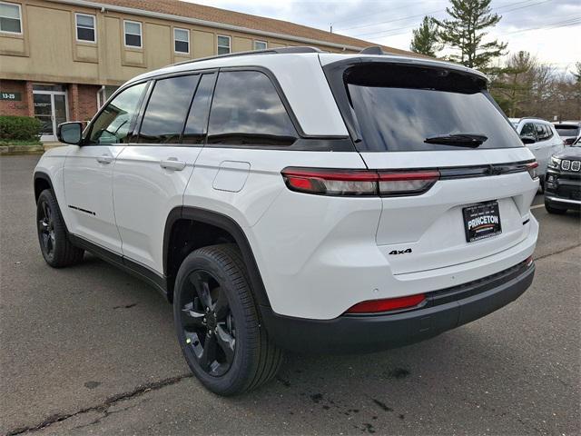 new 2025 Jeep Grand Cherokee car, priced at $51,640