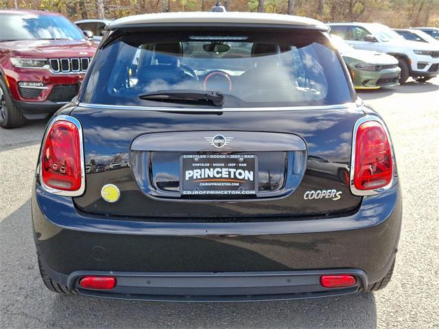 used 2021 MINI Hardtop car, priced at $18,991