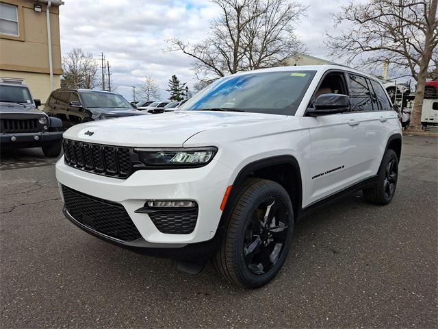 new 2025 Jeep Grand Cherokee car, priced at $51,640