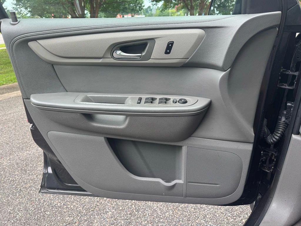 used 2013 Chevrolet Traverse car, priced at $5,500