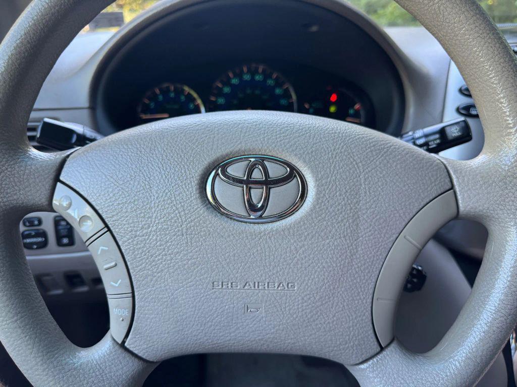 used 2006 Toyota Sienna car, priced at $6,500