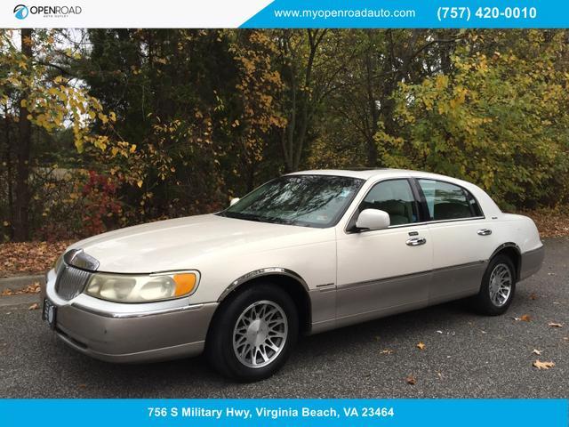 used 2001 Lincoln Town Car car, priced at $3,750