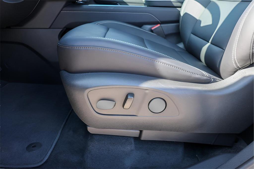 used 2024 GMC Acadia car, priced at $39,192
