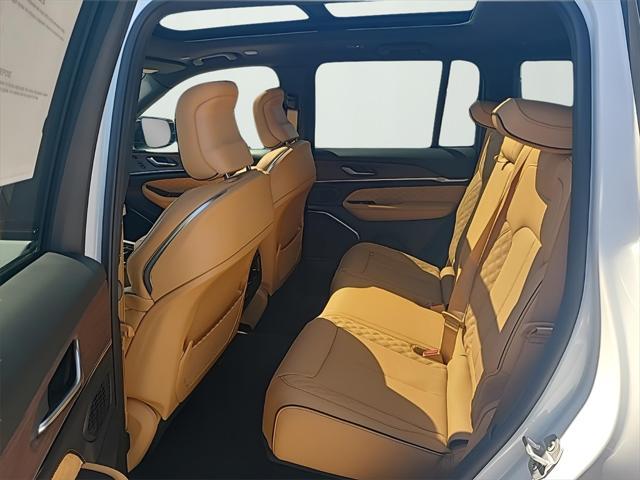 new 2025 Jeep Grand Cherokee car, priced at $58,055