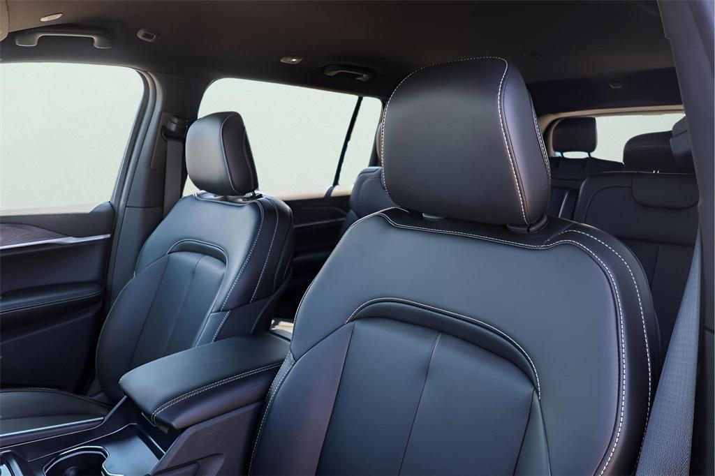 new 2025 Jeep Grand Cherokee L car, priced at $40,171