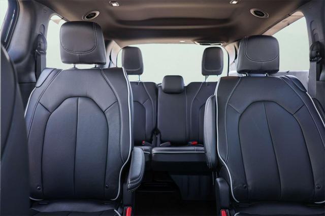 new 2025 Chrysler Pacifica car, priced at $45,906