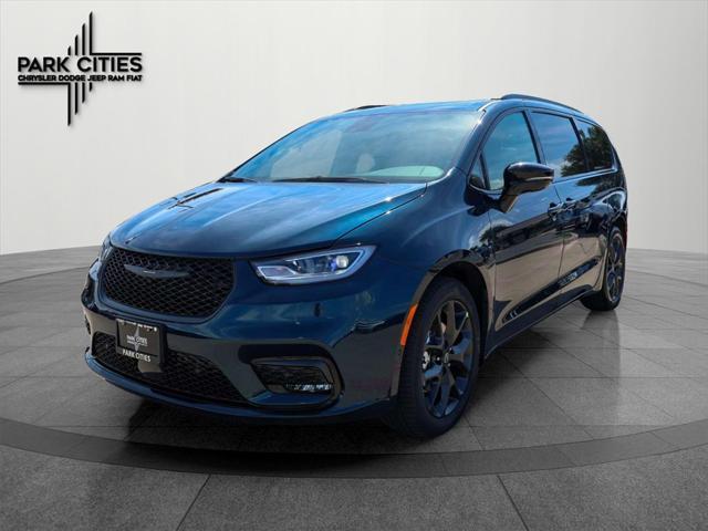 new 2025 Chrysler Pacifica car, priced at $45,906