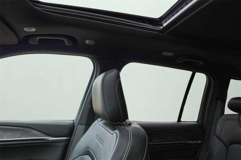 new 2025 Jeep Grand Cherokee car, priced at $51,431