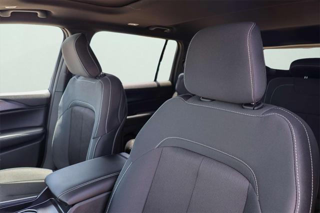 new 2025 Jeep Grand Cherokee L car, priced at $35,728