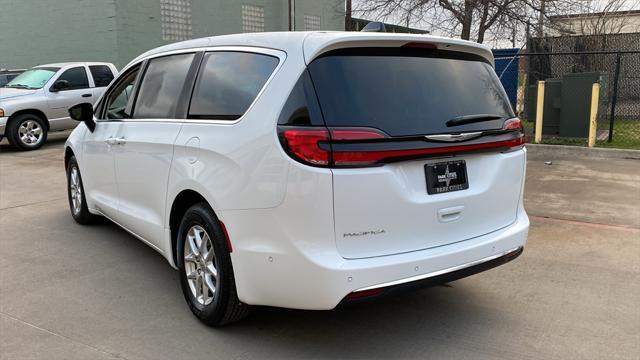 new 2024 Chrysler Pacifica car, priced at $43,835