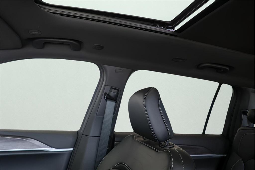 new 2025 Jeep Grand Cherokee car, priced at $43,129