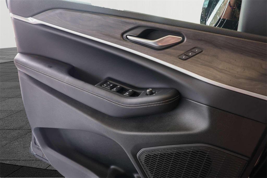new 2025 Jeep Grand Cherokee car, priced at $43,129
