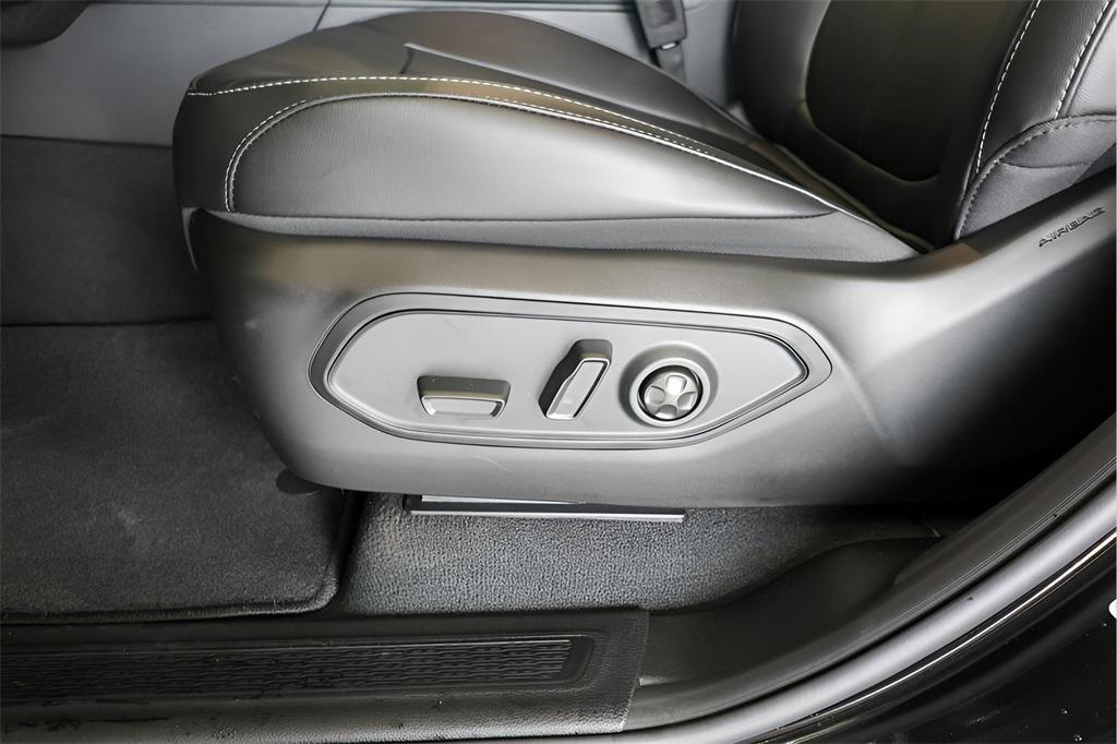 new 2025 Jeep Grand Cherokee car, priced at $43,129