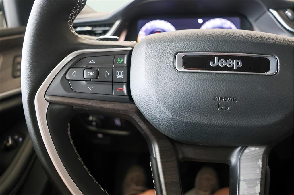 new 2025 Jeep Grand Cherokee car, priced at $43,129