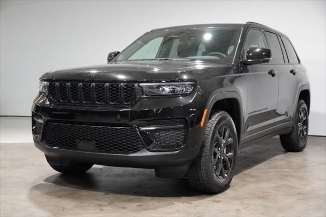 new 2025 Jeep Grand Cherokee car, priced at $37,717