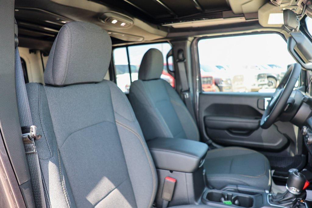 new 2025 Jeep Wrangler car, priced at $48,116