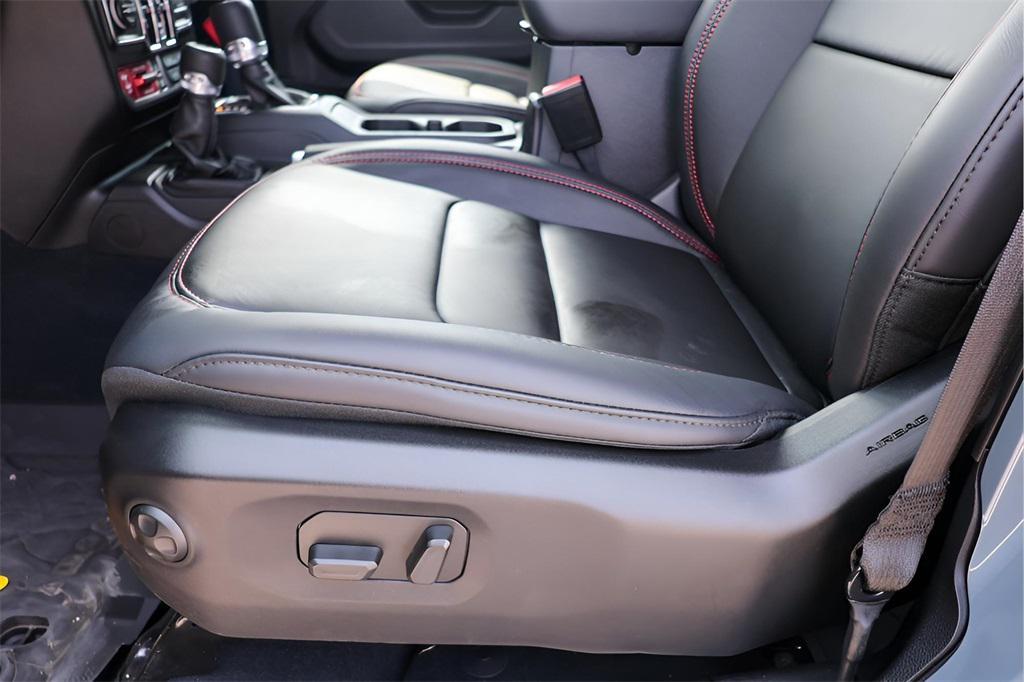 new 2025 Jeep Wrangler car