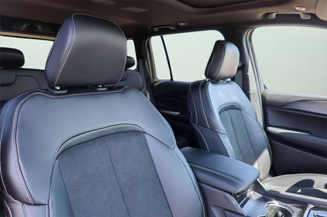 new 2025 Jeep Grand Cherokee car, priced at $45,375
