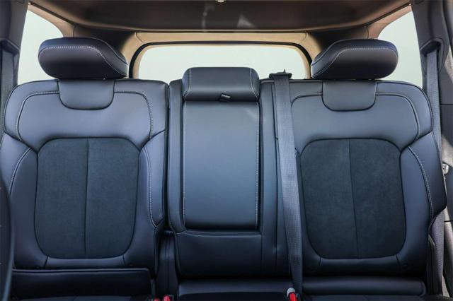 new 2025 Jeep Grand Cherokee car, priced at $45,375