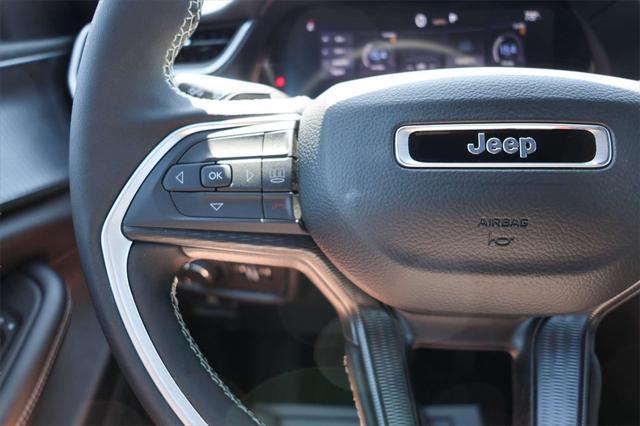 new 2025 Jeep Grand Cherokee car, priced at $45,375