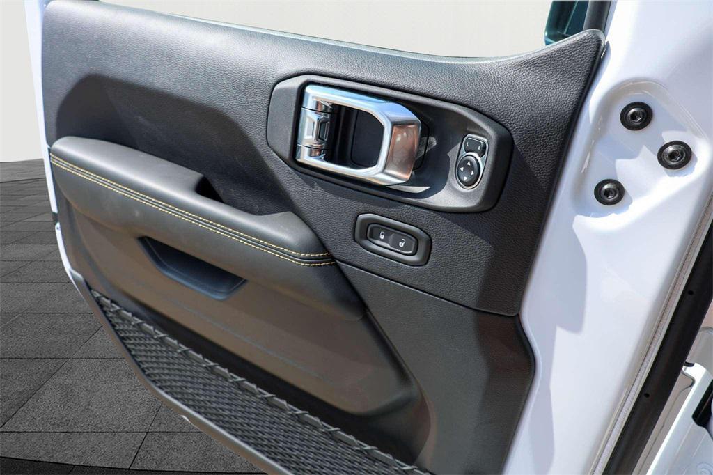 new 2025 Jeep Gladiator car, priced at $39,372
