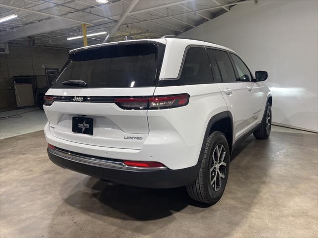 new 2025 Jeep Grand Cherokee car, priced at $41,000