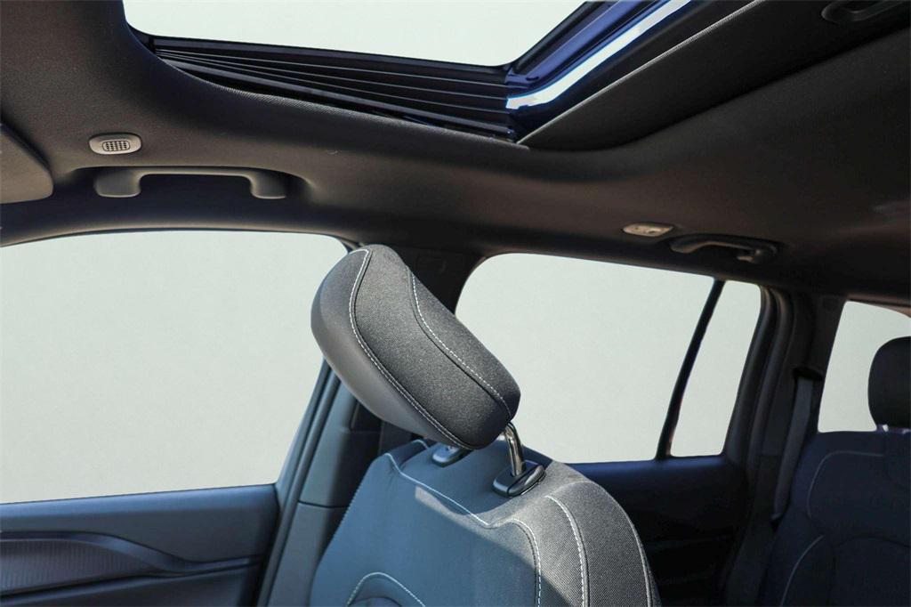 new 2025 Jeep Grand Cherokee car, priced at $34,088