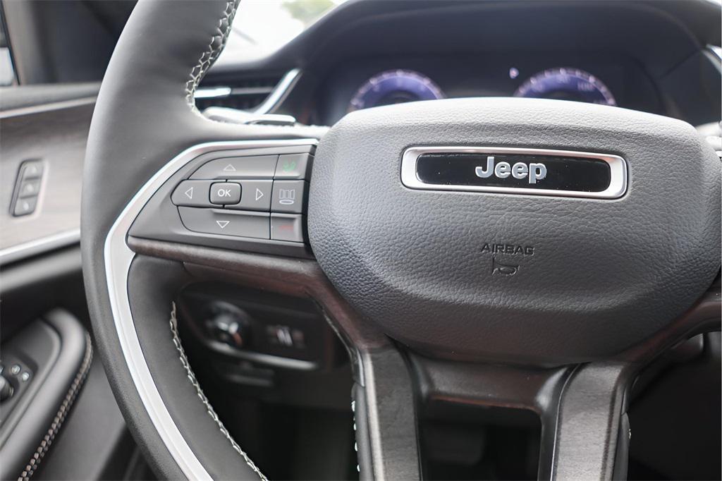 new 2025 Jeep Grand Cherokee car, priced at $38,071