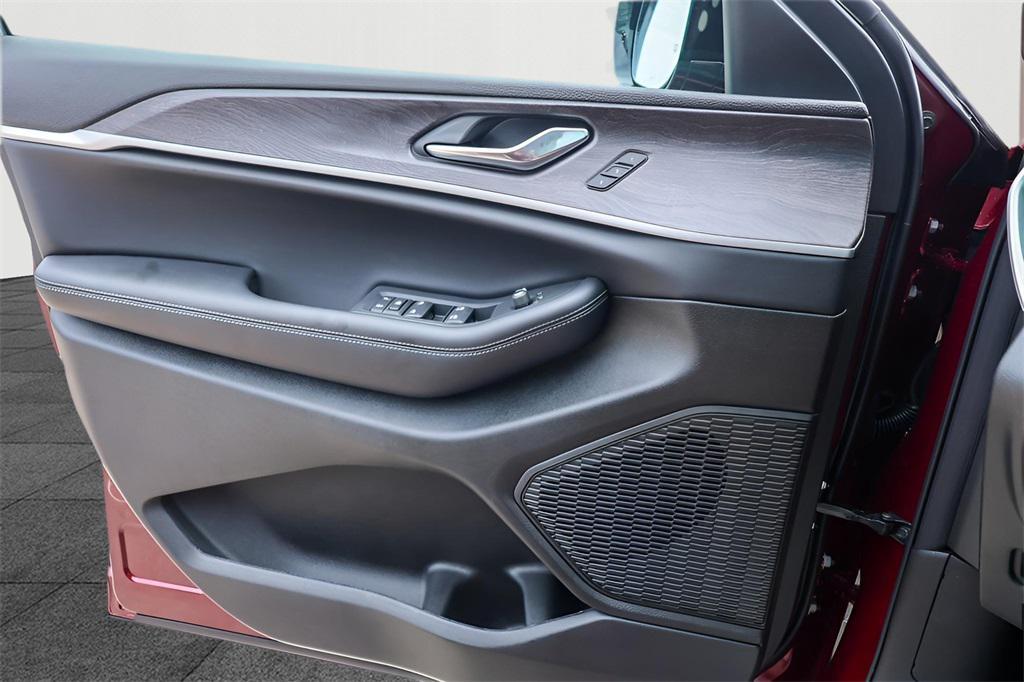 new 2025 Jeep Grand Cherokee car, priced at $38,071