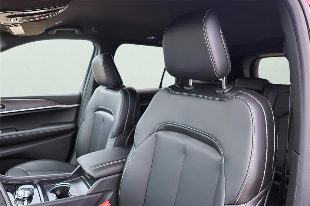 new 2025 Jeep Grand Cherokee car, priced at $38,071