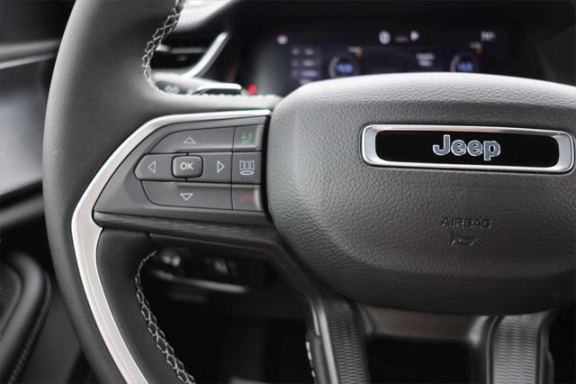 new 2025 Jeep Grand Cherokee car, priced at $38,780