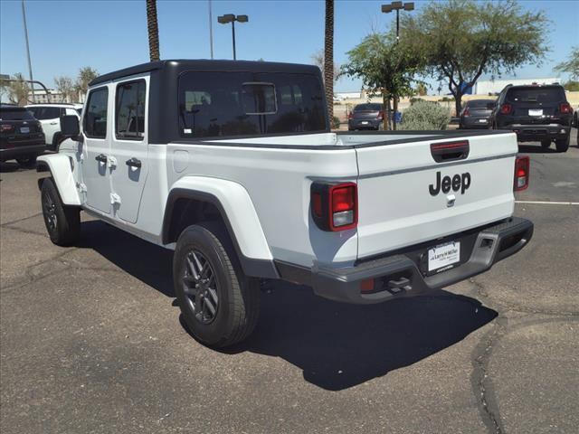 new 2024 Jeep Gladiator car, priced at $46,482