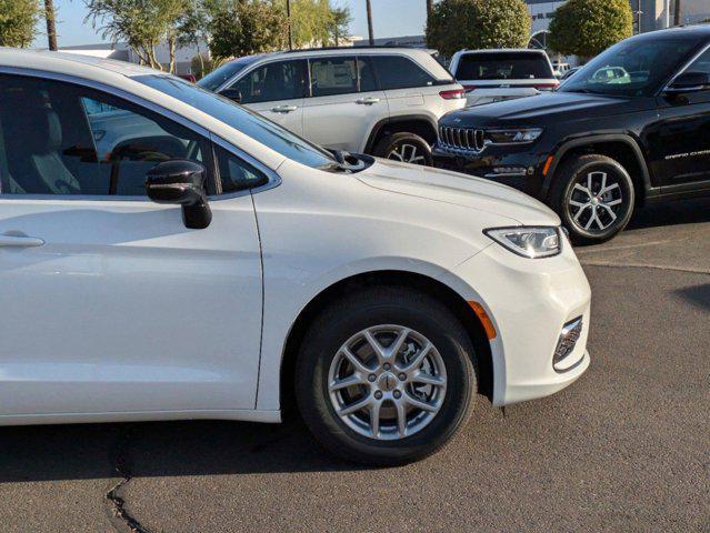 new 2025 Chrysler Pacifica car, priced at $44,145