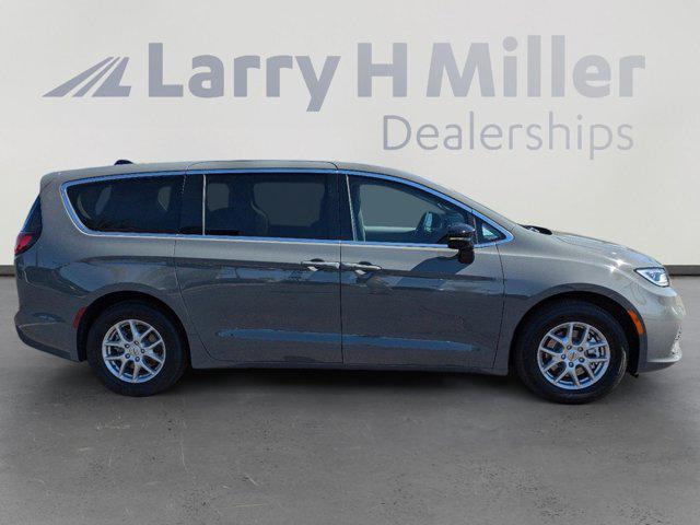 new 2024 Chrysler Pacifica car, priced at $38,994