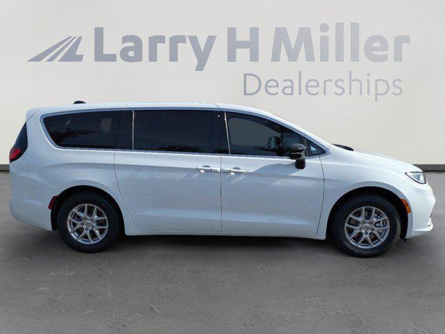 new 2025 Chrysler Pacifica car, priced at $42,792