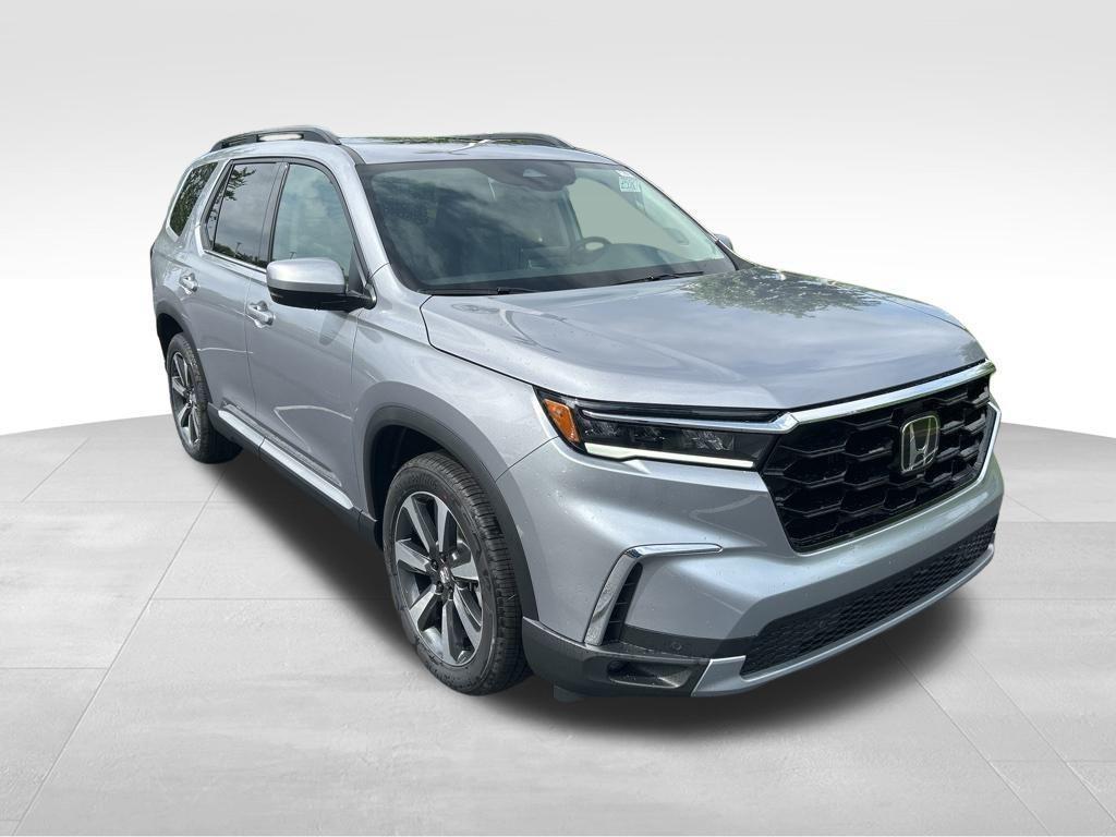 new 2025 Honda Pilot car, priced at $51,550