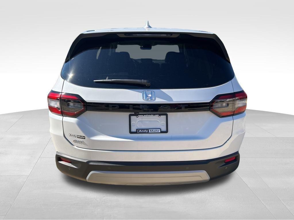 new 2025 Honda Pilot car, priced at $45,342