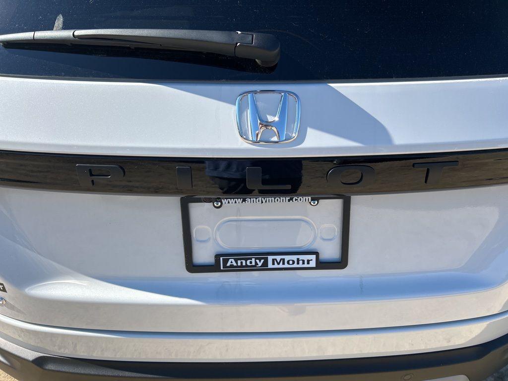 new 2025 Honda Pilot car, priced at $45,342