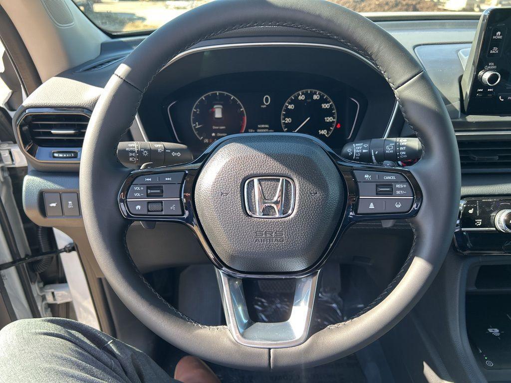 new 2025 Honda Pilot car, priced at $45,342
