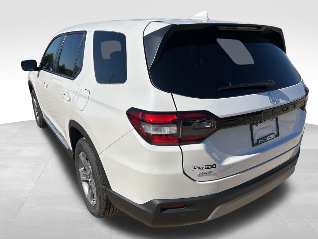 new 2025 Honda Pilot car, priced at $45,342