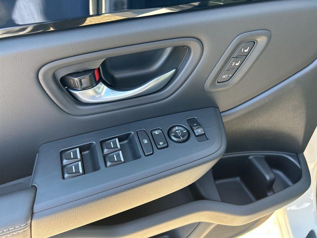 new 2025 Honda Pilot car, priced at $45,342