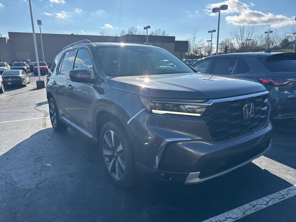 new 2025 Honda Pilot car, priced at $54,475