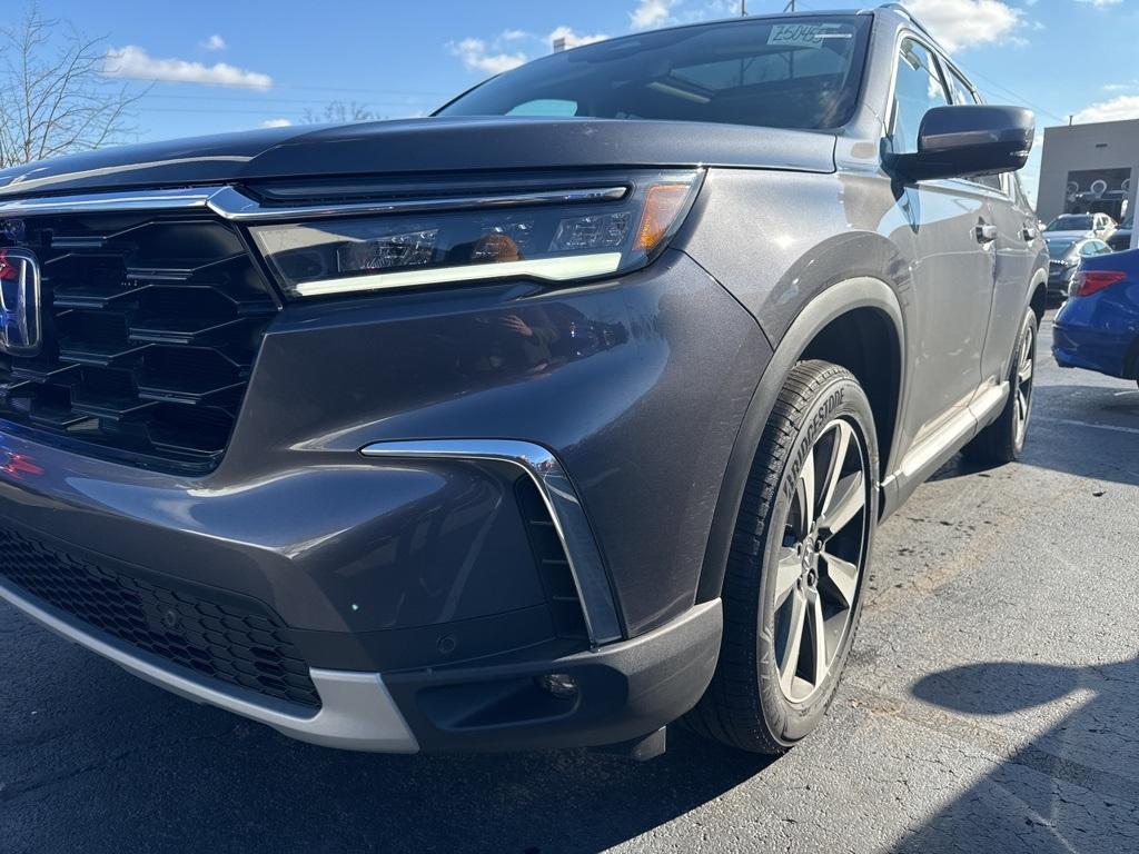 new 2025 Honda Pilot car, priced at $54,475