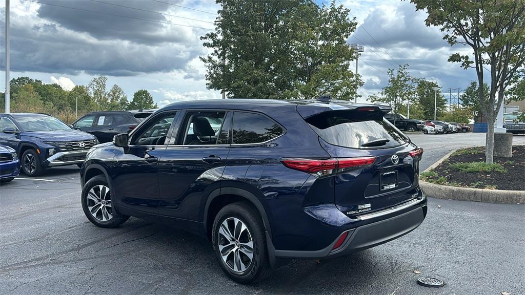 used 2022 Toyota Highlander car, priced at $35,827