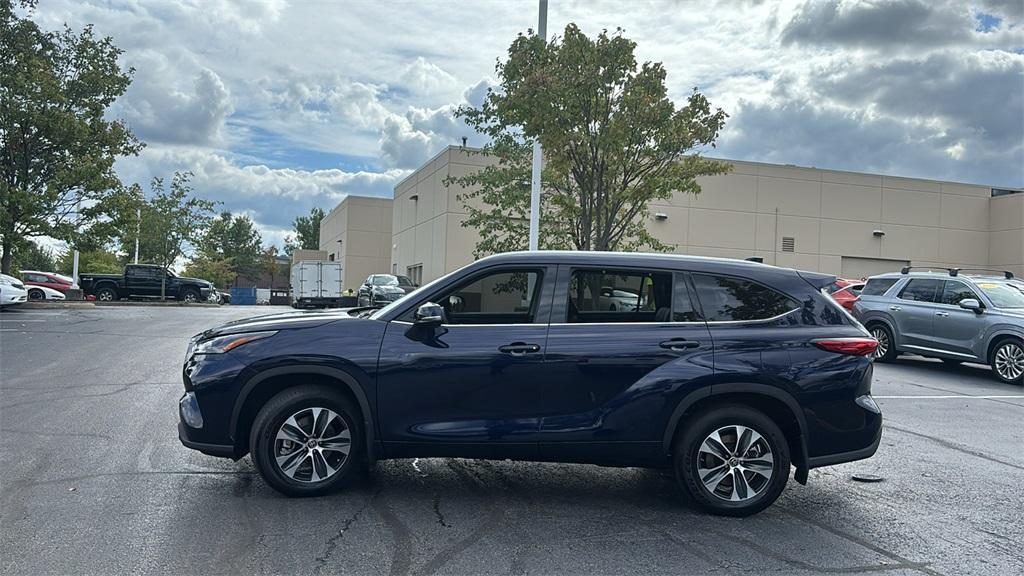 used 2022 Toyota Highlander car, priced at $35,827