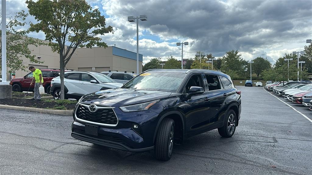 used 2022 Toyota Highlander car, priced at $35,827