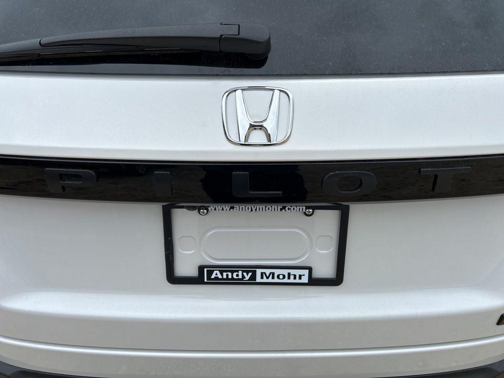 new 2025 Honda Pilot car, priced at $48,359